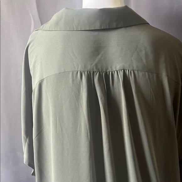 Reitmans Green Cuffed Sleeve Blouse with Notched Collar - Picture 6 of 6